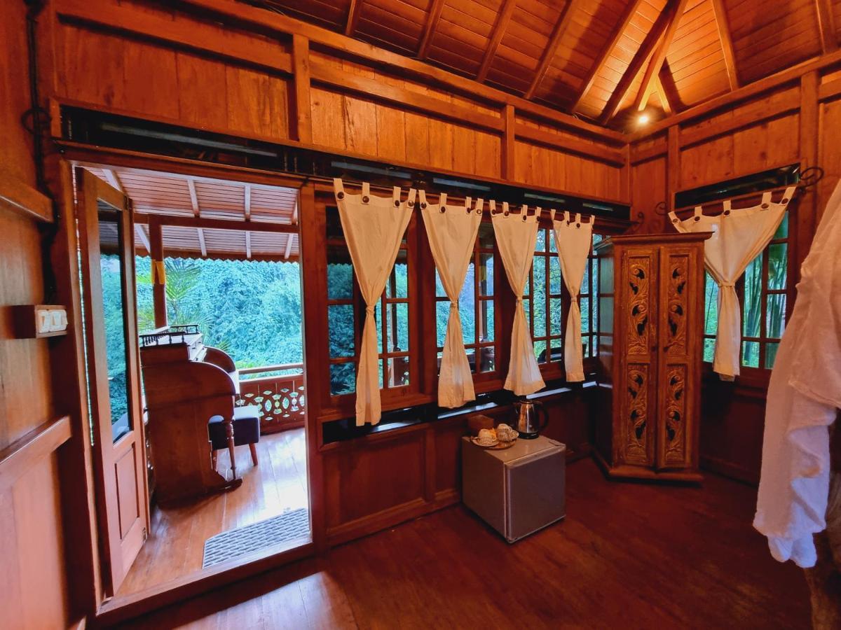 Avalon Ubud Castle & Spa Exterior foto